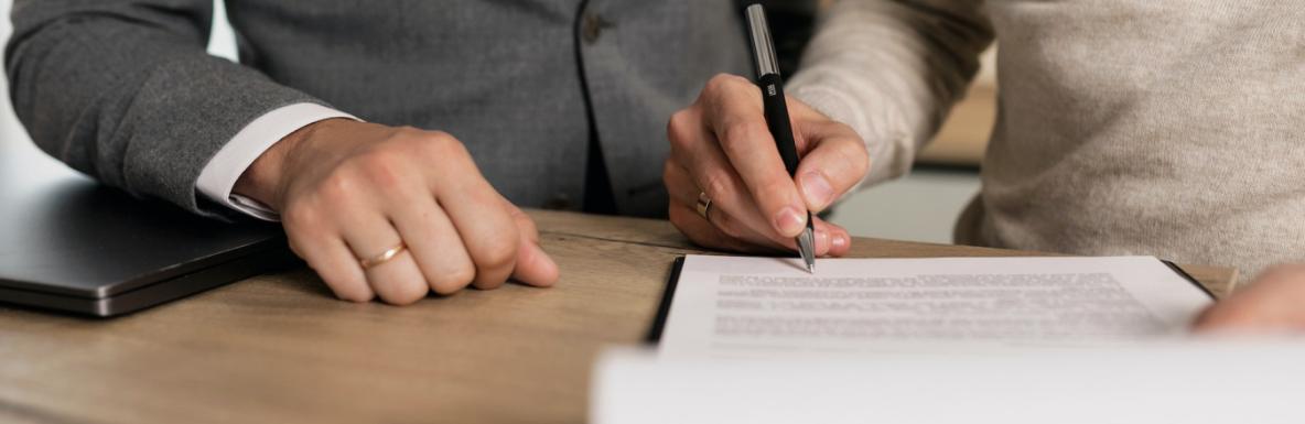 Contratos y desarrollo de negocio Contratos y desarrollo de negocio